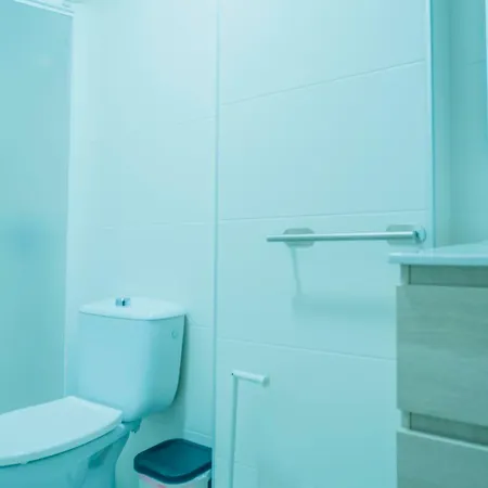 Con Balcones,garaje, Aire Solo Familias Y Parejas Apartment *