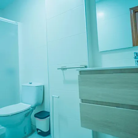 Apartment Con Balcones,garaje, Aire Solo Familias Y Parejas