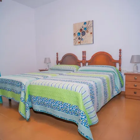 Con Balcones,garaje, Aire Solo Familias Y Parejas