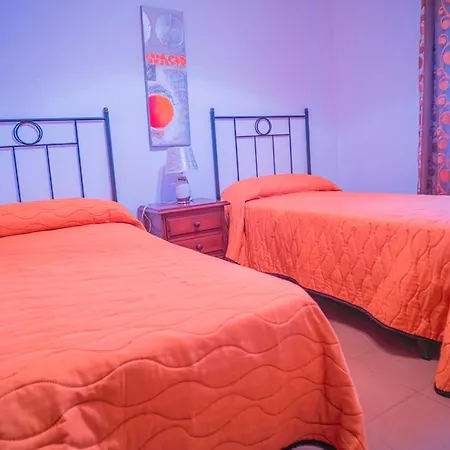 Con Balcones,garaje, Aire Solo Familias Y Parejas Apartment *
